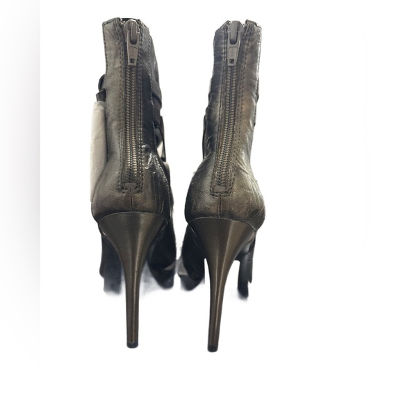 CARLOS SANTANA PEEP TOE BOOTIES W/ TASSLE
SZ 7.5
NWT - Picture 4 of 5